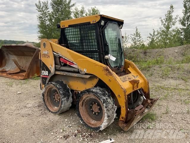 CAT 236B 滑移轉向裝載機