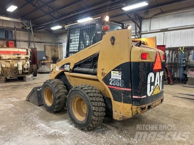 CAT 236B 滑移轉向裝載機