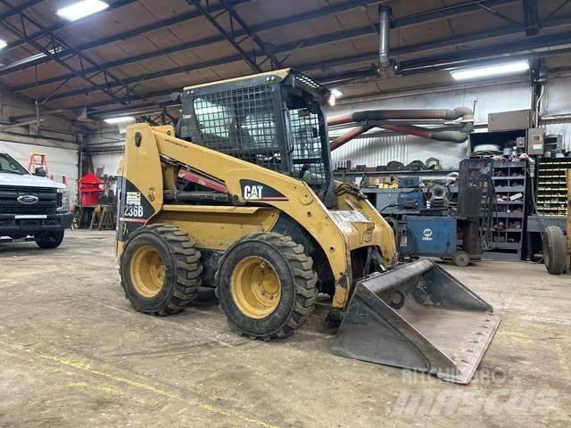 CAT 236B 滑移轉向裝載機