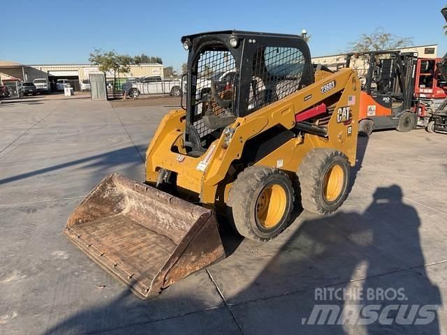 CAT 236D 滑移轉向裝載機