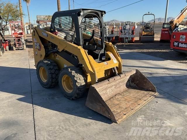CAT 236D 滑移轉向裝載機