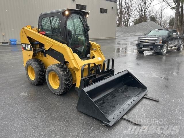 CAT 236D 滑移轉向裝載機
