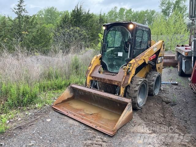 CAT 236D 滑移轉向裝載機