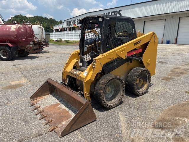 CAT 236D 滑移轉向裝載機