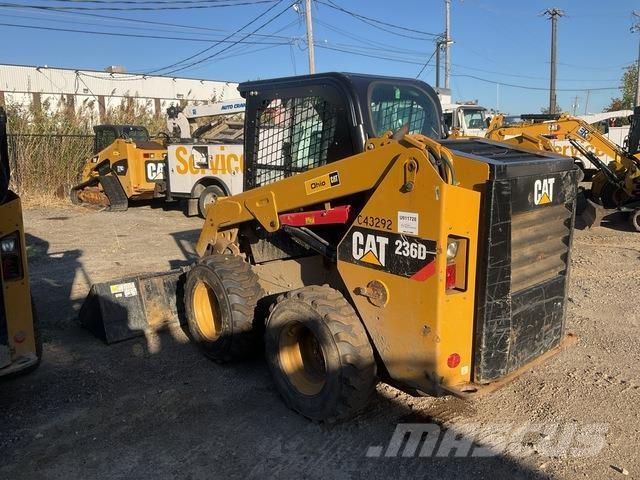 CAT 236D 滑移轉向裝載機