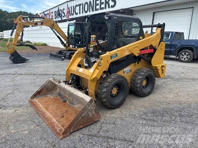 CAT 242D 滑移轉向裝載機