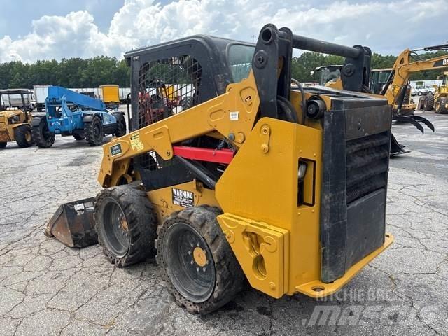 CAT 242D 滑移轉向裝載機