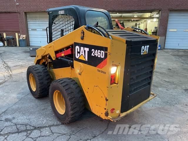 CAT 246D 滑移轉向裝載機