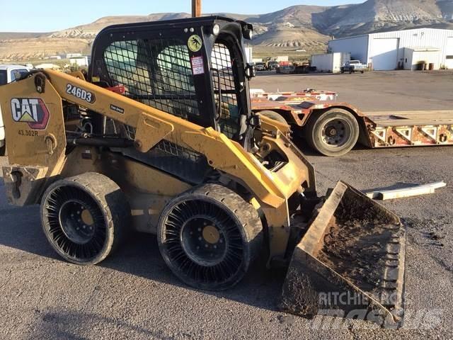 CAT 246D3 滑移轉向裝載機