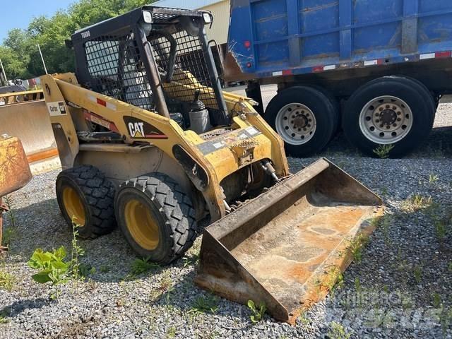 CAT 248 滑移轉向裝載機
