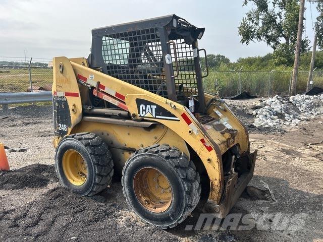 CAT 248 滑移轉向裝載機
