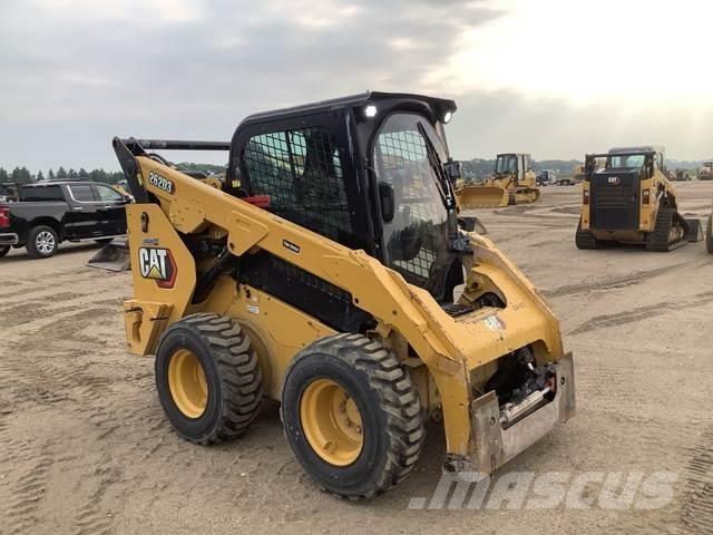 CAT 262D3 滑移轉向裝載機