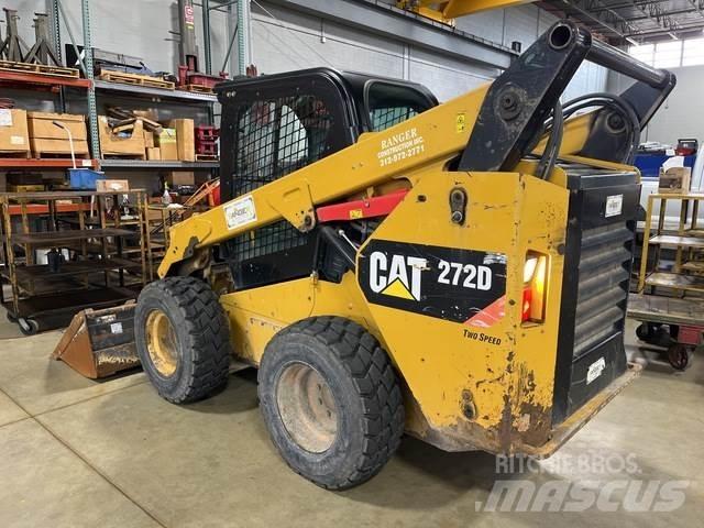 CAT 272D 滑移轉向裝載機