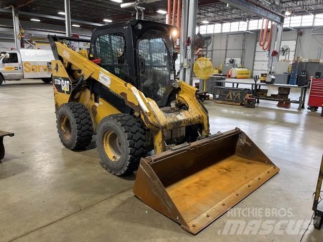 CAT 272D 滑移轉向裝載機