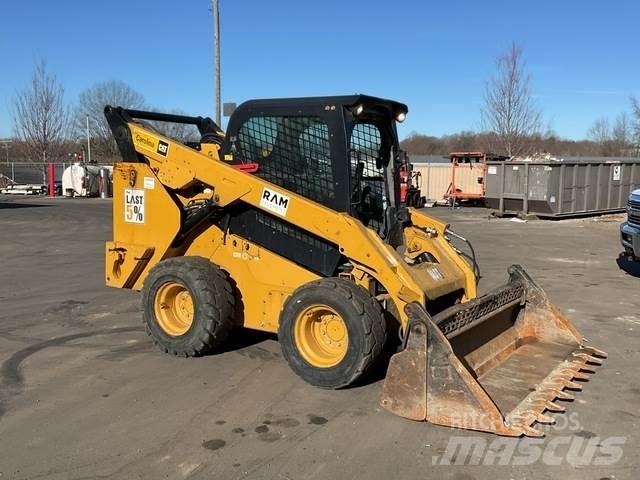 CAT 272D2 滑移轉向裝載機