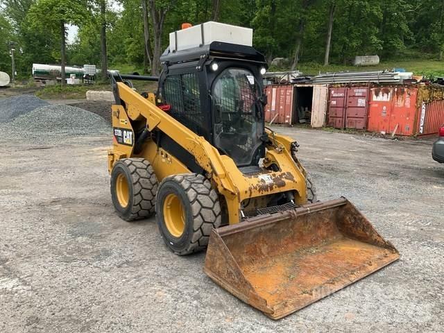 CAT 272D2 XHP 滑移轉向裝載機