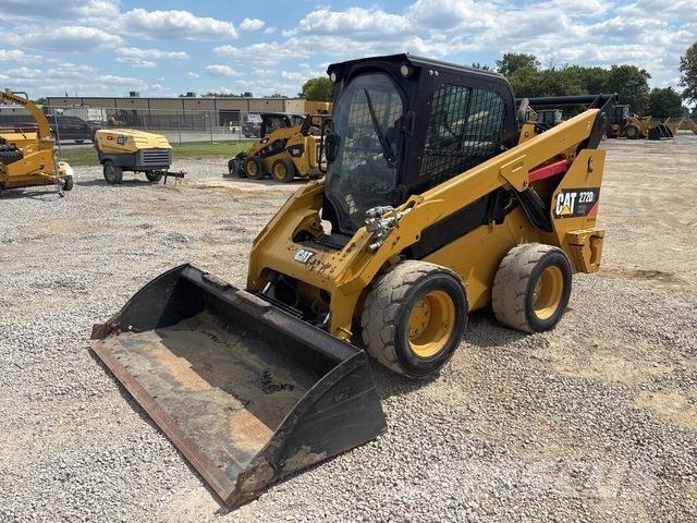 CAT 272D2 XHP 滑移轉向裝載機