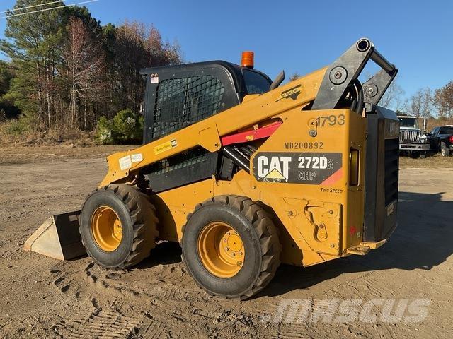 CAT 272D2 XHP 滑移轉向裝載機