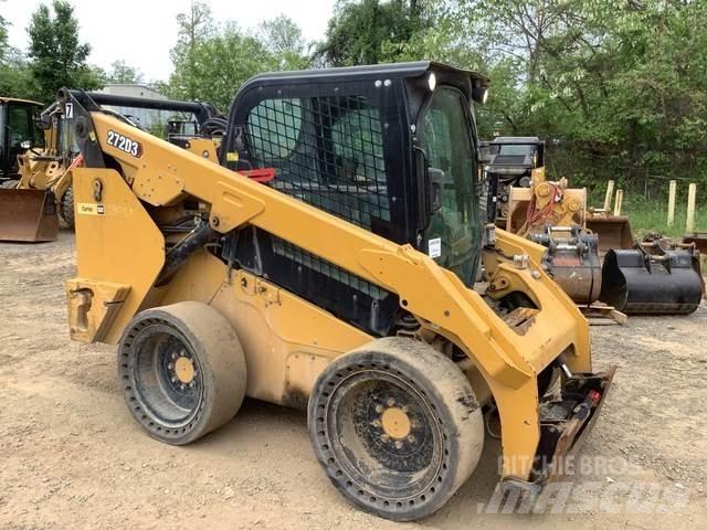 CAT 272D3 滑移轉向裝載機