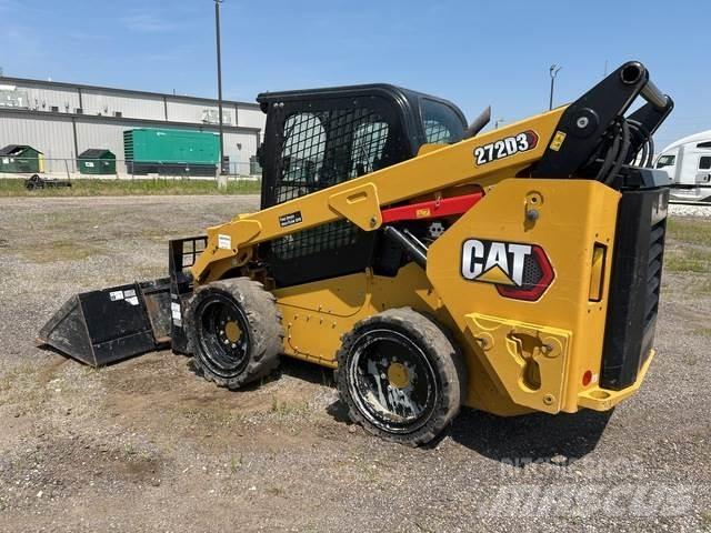 CAT 272D3 滑移轉向裝載機