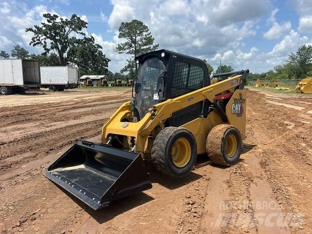 CAT 272D3 滑移轉向裝載機