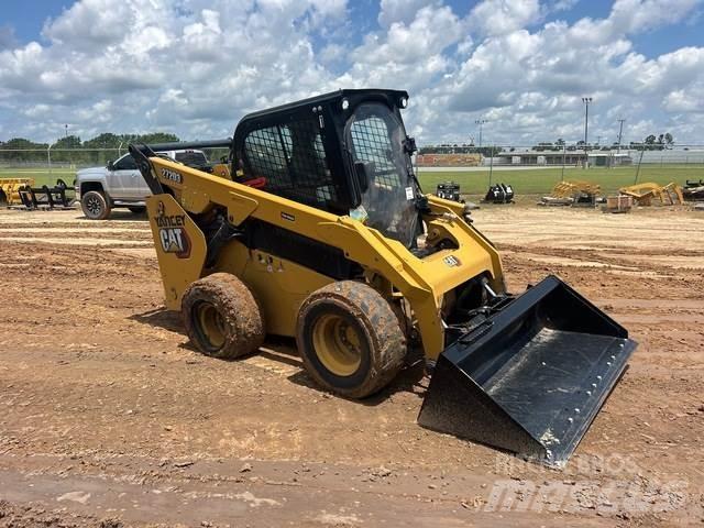CAT 272D3 滑移轉向裝載機