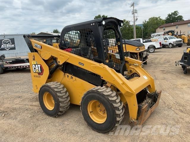 CAT 272D3 滑移轉向裝載機