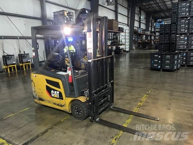 CAT 2ET3000 電動堆高機