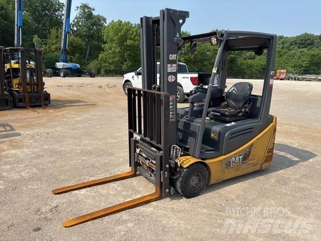 CAT 2ET3000 電動堆高機