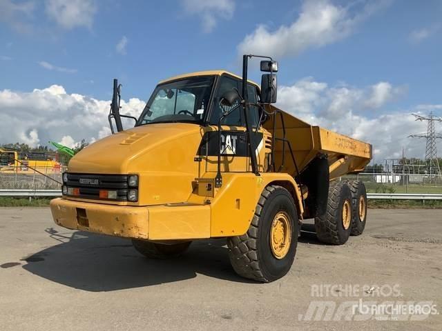 CAT 725 鉸接式起吊車