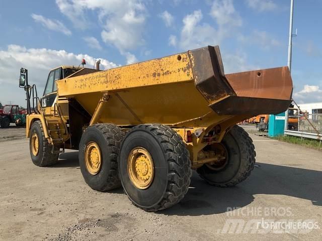 CAT 725 鉸接式起吊車