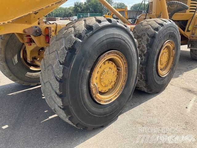 CAT 725 鉸接式起吊車