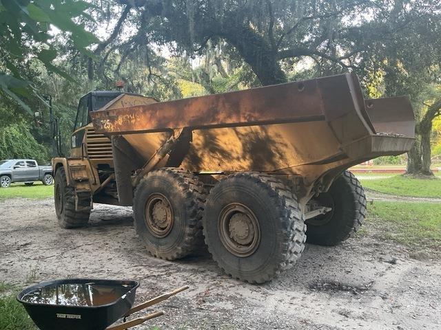 CAT 725 鉸接式起吊車
