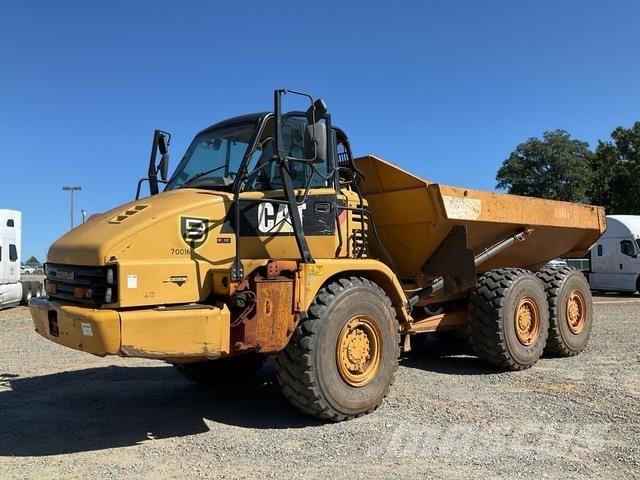 CAT 725 鉸接式起吊車