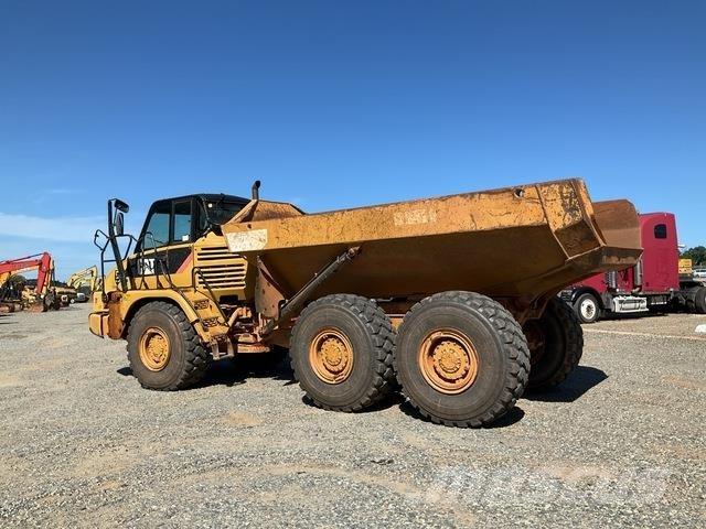 CAT 725 鉸接式起吊車