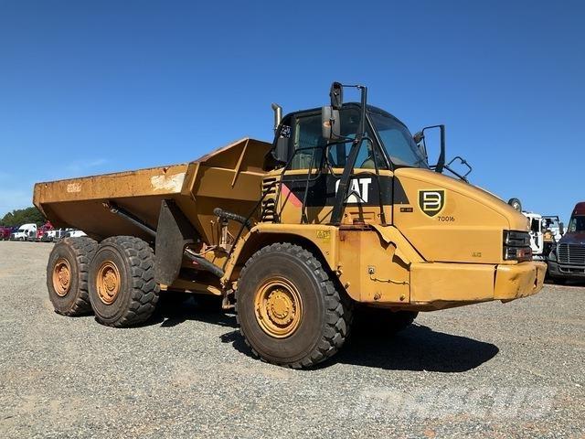 CAT 725 鉸接式起吊車