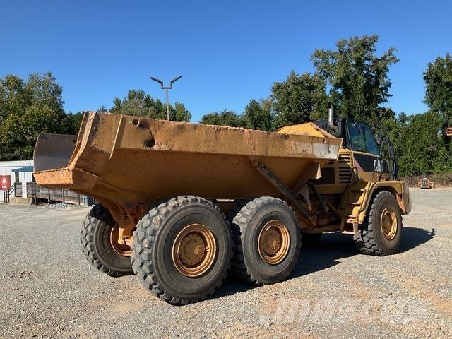 CAT 725 鉸接式起吊車
