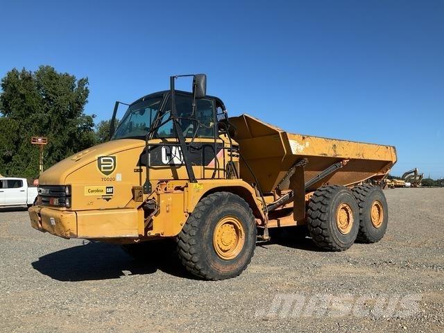 CAT 725 鉸接式起吊車