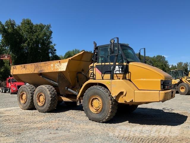 CAT 730 鉸接式起吊車