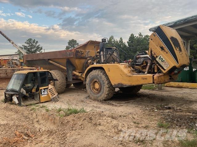 CAT 735 鉸接式起吊車