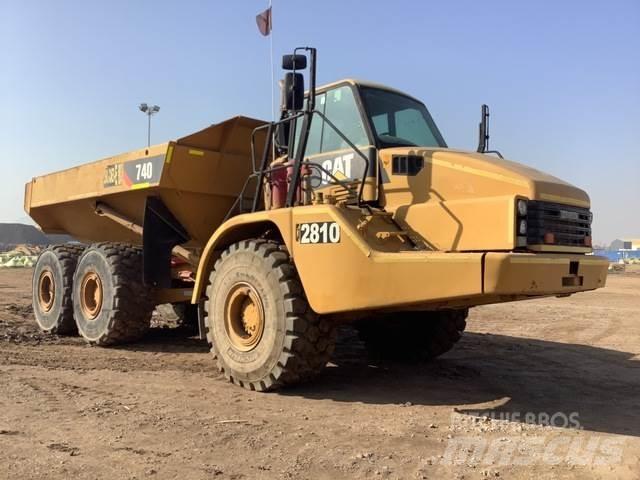 CAT 740 鉸接式起吊車