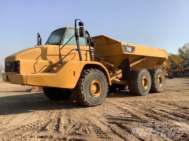 CAT 740 鉸接式起吊車