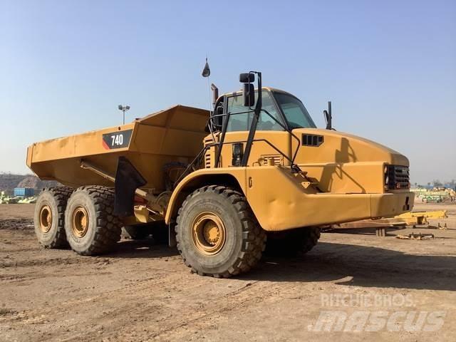 CAT 740 鉸接式起吊車