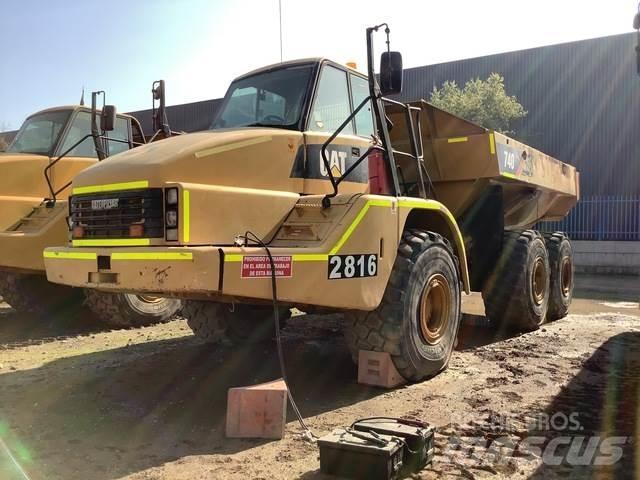 CAT 740 鉸接式起吊車