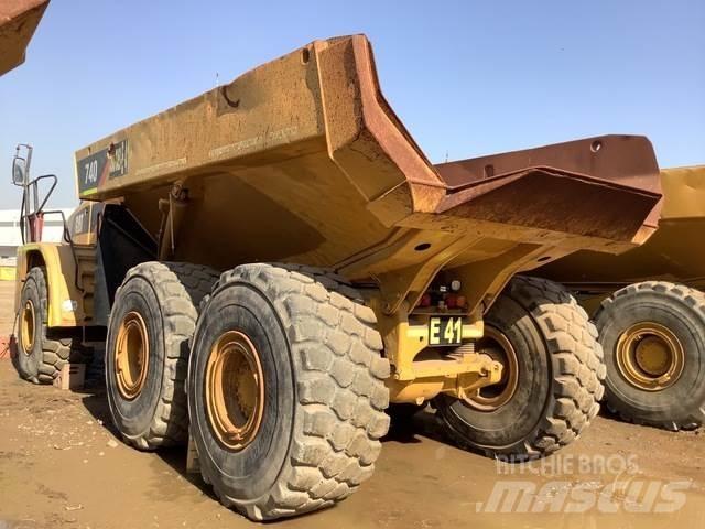 CAT 740 鉸接式起吊車