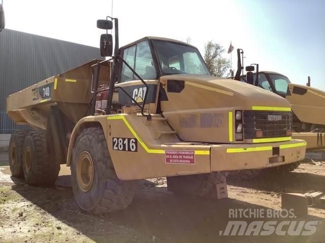 CAT 740 鉸接式起吊車