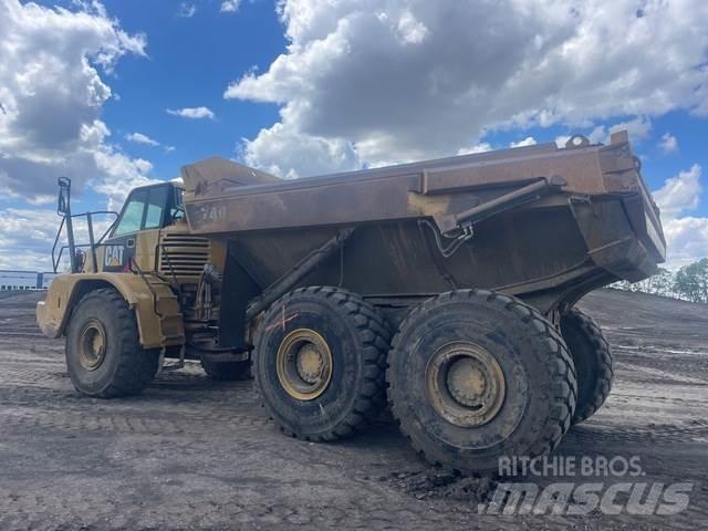 CAT 740 鉸接式起吊車