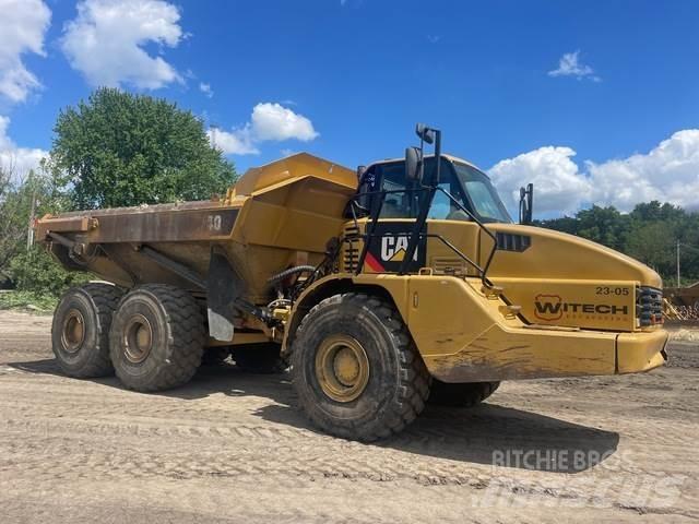 CAT 740 鉸接式起吊車
