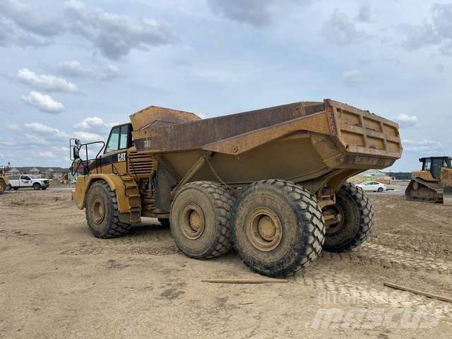 CAT 740 鉸接式起吊車