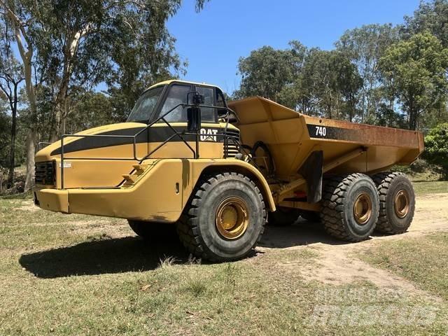 CAT 740 鉸接式起吊車